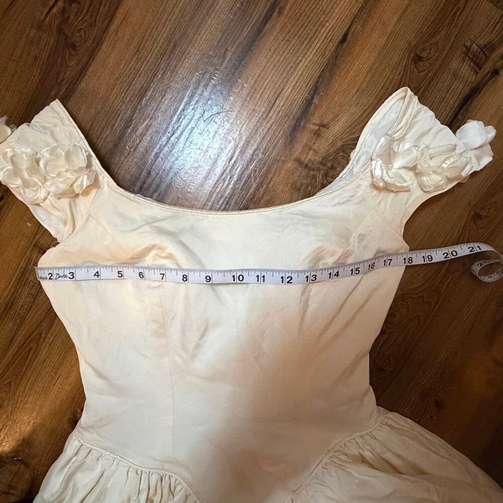 Vintage | Cream Satin Ball Gown Wedding Dress Floral Appliqué Full Skirt -Size 6 - Picture 9 of 14